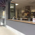 Campbell\'S Central Apartment